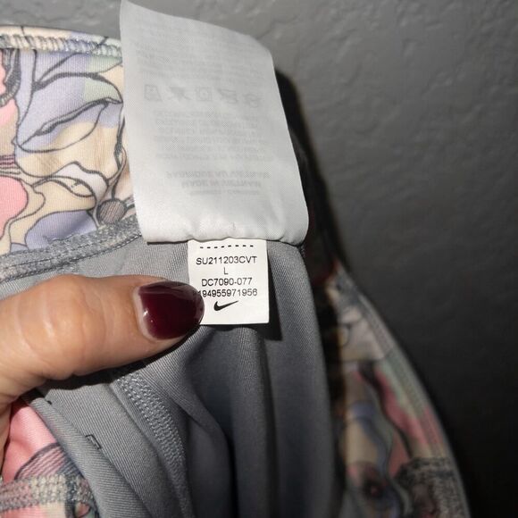 New Nike Gray Floral Dri Fit Tight Fit Cropped Leggings Size Large - Picture 10 of 10